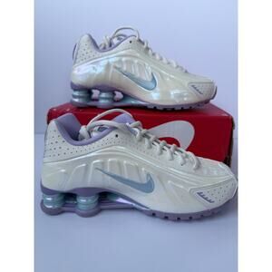 Nike Shox R4 GS Soft Pearl Celestine Blue Hydrangeas Size 4Y New In Box